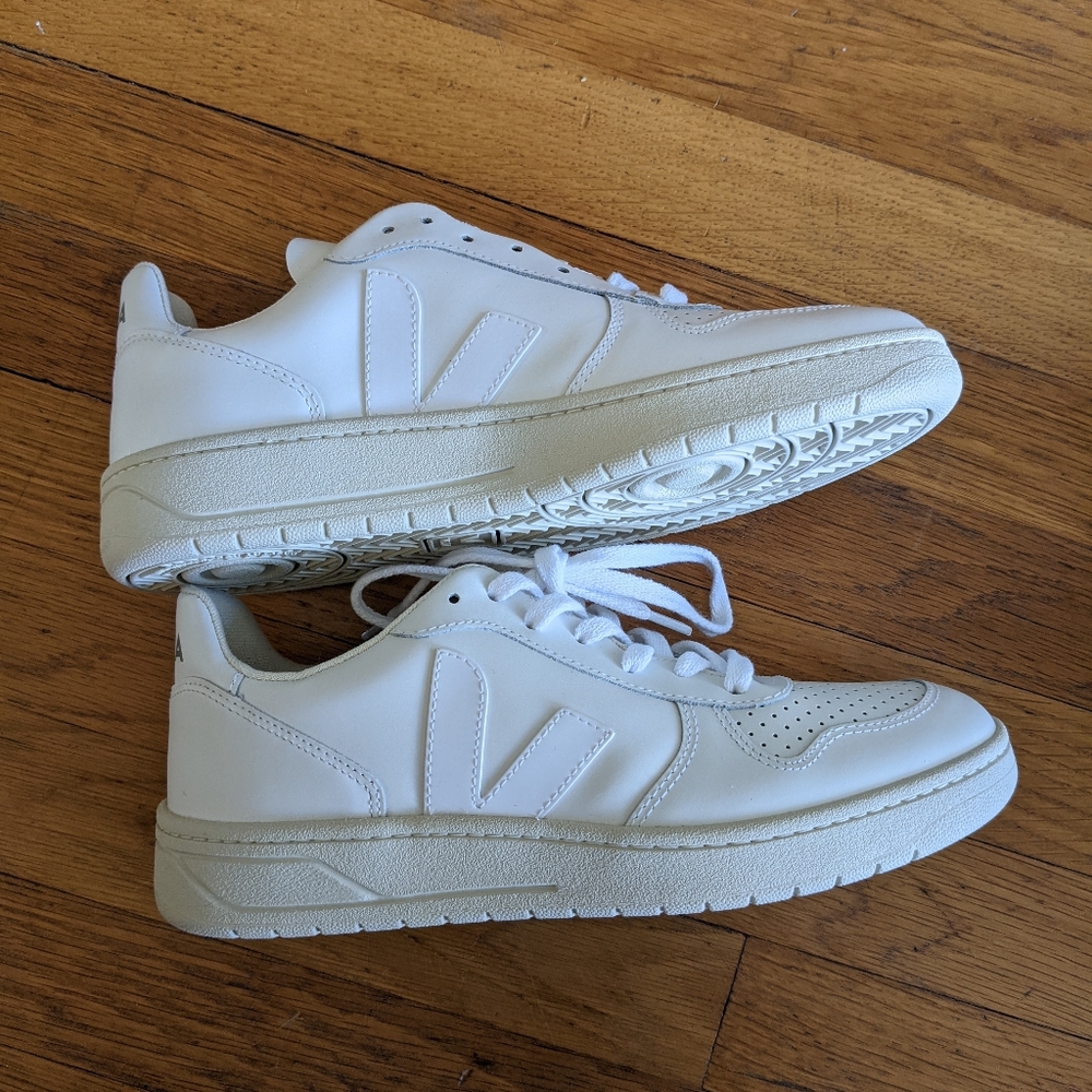 Veja V-10 Leather Shoes